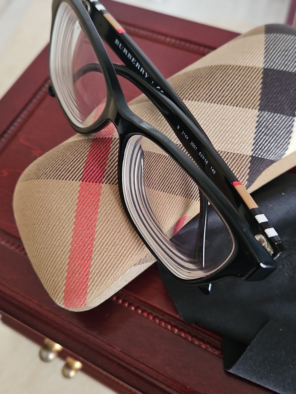 Burberry Eyeglasses & Hard Case & Cleaning Cloth.